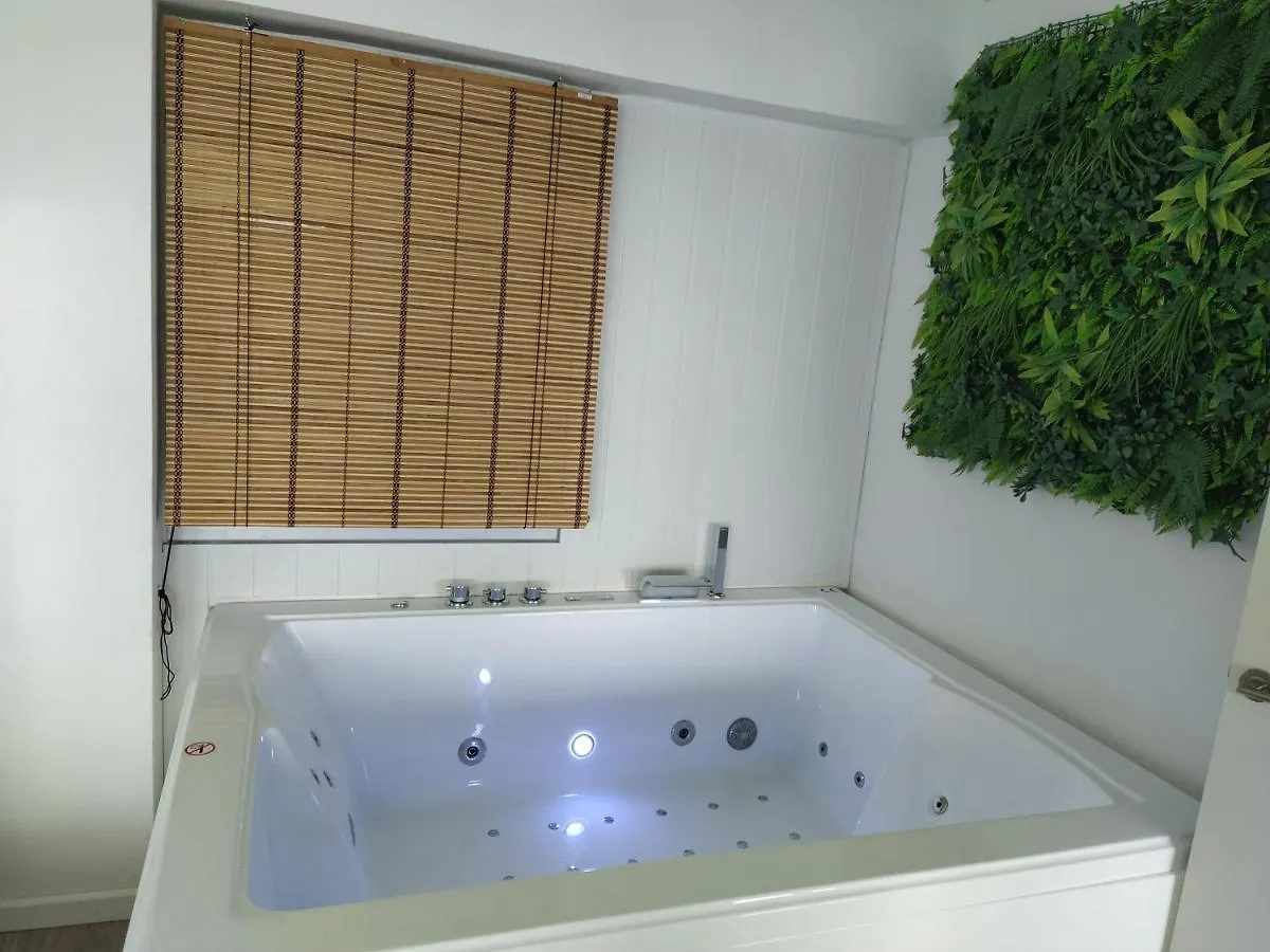 Exclusivo Apartamento Spa privado frente el mar Miami Platja   Miami Platja (Miami Playa)